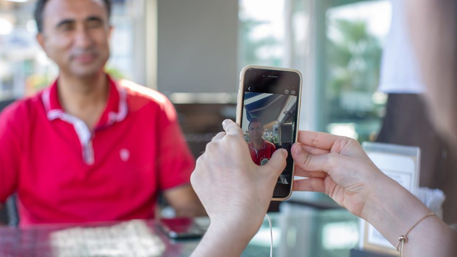 Microsoft’tan görme engellilere yapay zekalı Seeing AI