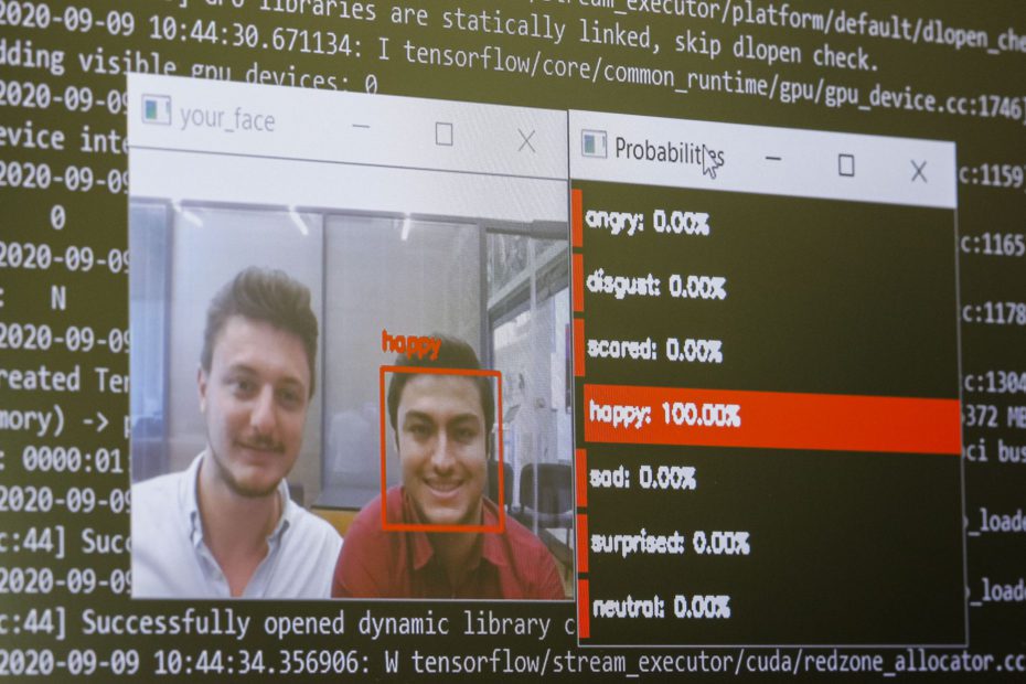 Bu robot, yüz ifadesi okuyup insan duygusunu tanıyabiliyor