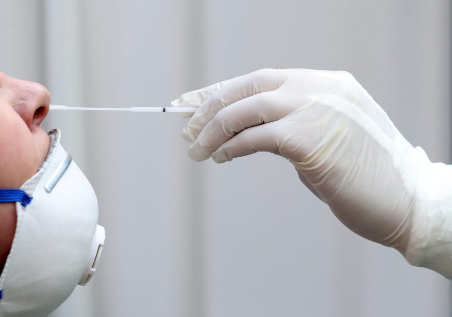 Covid-19 testi için burundan ağrılı örnek almaya son