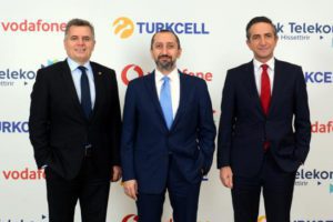 Türkiye’nin telekomünikasyon devleri yerli mesajlaşma ve sosyal medya uygulamaları BiP ve Yaay için iş birliğine gitti ve çalışmalar başladı.