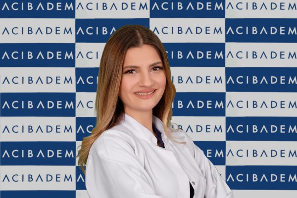 Pandemide online karne heyecanı! Öncelikle karne günü kötü notlara değil daha iyi olan notlara odaklanın bu, çocuğunuzun kendine olan güveninin yerine gelmesini sağlayacaktır