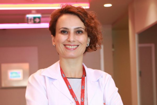 Ebeveynler çocuklarını istismar ediyor! Çocuk Ergen Psikiyatri Uzmanı Doç. Dr. Çiğdem Yektaş, çocukların sahte benlik gelişimine karşı ailelere önemli tavsiyelerde bulundu.