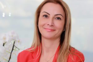 Amgen Türkiye, kemik sağlığı, kalp sağlığı ve kanser gibi kritik kadın sağlığı sorunlarına ışık tutmak için Türkiye'de 'Birlikte Güçlüyüz' kampanyasının son aşamasını başlattı. Kadınlar, ailelerinden ve arkadaşlarından edindikleri sağlık bilgilerine büyük ölçüde güveniyor. Kampanya, bu tartışmaları kolaylaştırmak, geliştirmek ve kadınların daha sağlıklı bir yaşama giden yolculuklarında birlikte daha güçlü hale gelebilmeleri için kolay anlaşılabilir sağlık bilgilerini ve araçlarını sağlamayı amaçlıyor.