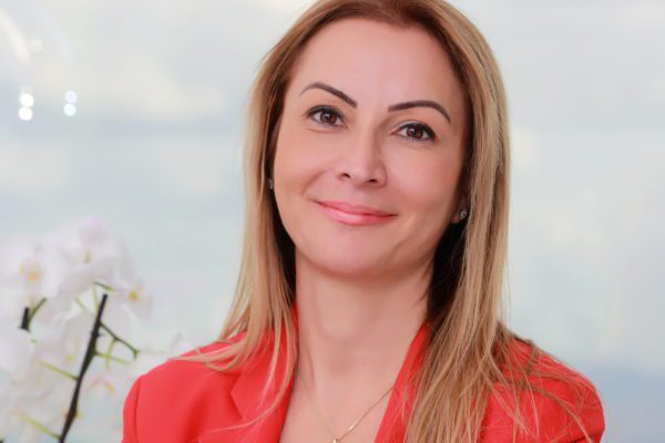 Amgen, “Birlikte Güçlüyüz” kampanyası ile kadınlara sesleniyor! Amgen Türkiye, kemik sağlığı, kalp sağlığı ve kanser gibi kritik kadın sağlığı sorunlarına ışık tutmak için Türkiye'de 'Birlikte Güçlüyüz' kampanyasının son aşamasını başlattı. Kadınlar, ailelerinden ve arkadaşlarından edindikleri sağlık bilgilerine büyük ölçüde güveniyor. Kampanya, bu tartışmaları kolaylaştırmak, geliştirmek ve kadınların daha sağlıklı bir yaşama giden yolculuklarında birlikte daha güçlü hale gelebilmeleri için kolay anlaşılabilir sağlık bilgilerini ve araçlarını sağlamayı amaçlıyor.