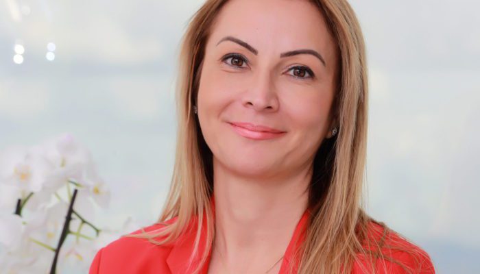 Amgen Türkiye, kemik sağlığı, kalp sağlığı ve kanser gibi kritik kadın sağlığı sorunlarına ışık tutmak için Türkiye'de 'Birlikte Güçlüyüz' kampanyasının son aşamasını başlattı. Kadınlar, ailelerinden ve arkadaşlarından edindikleri sağlık bilgilerine büyük ölçüde güveniyor. Kampanya, bu tartışmaları kolaylaştırmak, geliştirmek ve kadınların daha sağlıklı bir yaşama giden yolculuklarında birlikte daha güçlü hale gelebilmeleri için kolay anlaşılabilir sağlık bilgilerini ve araçlarını sağlamayı amaçlıyor.
