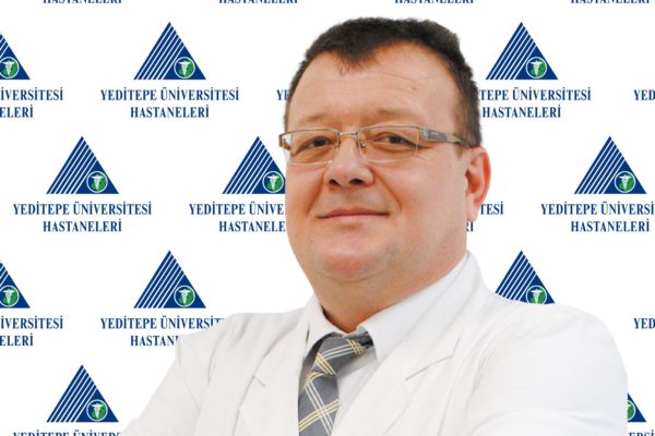 Parkinson hastalarını beyin pili yaşama bağlıyor! Prof. Dr. Kaya, zamanında ve doğru tanının önemine işaret etti ve Parkinson’un cerrahi tedavisinde uyguladıkları beyin pili tedavisinde uygun hasta seçiminin de çok önemli olduğuna dikkat çekti.