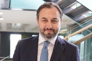 Doğan Şirketler Grubu Holding A.Ş.’nin sahip olduğu ve yatırım bankacılığı alanında faaliyet göstermek üzere 19 Mart 2020 tarihinde kuruluş izni alınan Doğan Yatırım Bankası, 21 Mayıs 2021 tarihinde BDDK’dan faaliyet iznini aldı. Hem Türkiye’nin ekonomik ilerlemesini desteklemeyi hem de uluslararası finansal sistemin ülkemizdeki güçlü temsilcilerinden biri olmayı hedefleyen banka, küresel standartlarda yenilikçi finansal çözümleri, yerel ve uluslararası piyasalar hakkındaki bilgi ve deneyimi, sorumlu bankacılık anlayışı ve girişimci kültürü ile tüm paydaşlarına sürdürülebilir katma değer yaratmak misyonu ile faaliyetlerini yürütecek.