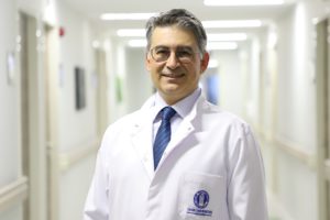Kulak iltihapları; akut orta kulak iltihapları ve kronik kulak iltihapları olmak üzere ikiye ayrılır. Kronik orta kulak iltihapları, genelde erişkinlerde görülebilen, kronikleşmiş, iyileşmeyen iltihaplanma türünü anlatmak için kullanılır.