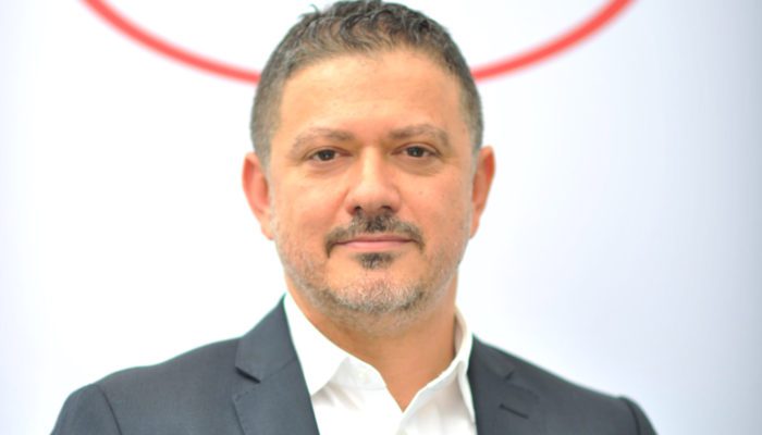 Orta Doğu Teknik Üniversitesi Siyaset Bilimi ve Kamu Yönetimi Bölümü’nden mezun olan Güray Yıldız, 1997 yılında FMCG (hızlı tüketim ürünleri) kariyerine başladı.