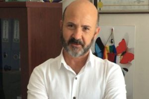 Karaciğer kanserinin başlıca sebebi olan HCV, kan yoluyla bulaşır ve kronikleştiğinde siroz, karaciğer kanseri ve ölümle sonuçlanabilir.