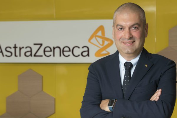 AstraZeneca Türkiye’den bilimsel becerilere katkı! AstraZeneca Türkiye, Bilim Kahramanları Derneği tarafından yürütülen “Minik Bilim Kahramanları Buluşuyor” programı kapsamında 6 ila 10 yaş aralığındaki çocukların temel mühendislik ve programlama becerileri öğrenimine katkıda bulundu.