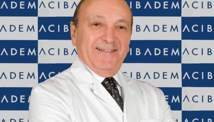 Dünya Endoüroloji Derneği tarafından 10 yıldır verilen Yılın Mentor’u Ödülü (Yılın Eğitmeni Ödülü), dünyada ilk “Laparoskopik Böbrek Kanseri” ameliyatını gerçekleştiren Dr. Ralph Clayman adına veriliyor.