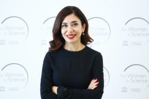 L'Oréal Grup; bilimde cinsiyet eşitliğinin sağlanması, bilim alanında çalışan kadınların güçlendirilmesi, rol modeller yaratılması ve “Dünyanın bilime, bilimin kadınlara ihtiyacı var” mesajının tüm dünyaya ulaştırılması hedefiyle global olarak UNESCO iş birliğiyle “Bilim Kadınları İçin” programını yürütüyor.