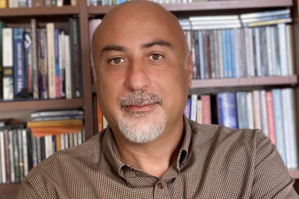 Eyüp Sabri Tuncer “Hatıraları Tazeler” ile Alzheimer için!.. Eyüp Sabri Tuncer, doğayı koruyarak ve değerlerimizi geleceğe taşıyarak sektördeki birçok yeniliğe ve ilke imza attı.
