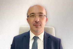 Romatoid artrit, Türkiye’de erişkin nüfusun yüzde 0,5-1’ini etkileyen kronik iltihaplı bir romatizma türüdür. Kadınlarda, erkeklere göre iki kat daha fazla görü