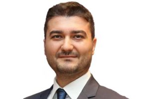 Pazarlama kariyerine Coca-Cola’da başlayan Ertan Şensoy, hızlı tüketim sektörünün lider şirketlerinde pazarlama yöneticiliği görevleri üstlendi. Ontex Global bünyesinde Türkiye, Orta Asya ve Kafkaslar bölgesinin pazarlama faaliyetlerini yönetti, sonrasında Huawei Tüketici Elektroniği’nde CMO olarak çalıştı. Bu dönemde gerçekleştirdiği başarılı lansmanlar ve kampanyalar ile dikkat çekerek Türkiye’nin en etkin 50 CMO’su arasında yer aldı.