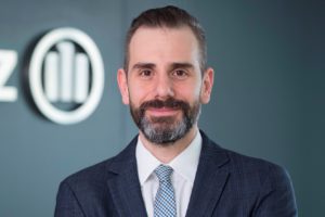 Allianz Türkiye Pazarlama ve Dijital Sigortalar Genel Müdür Yardımcısı Onur Kırcı Felis’te 6 ödüle birden layık görülmekten mutluluk duyduklarını söyledi. Kırcı “Allianz Türkiye olarak tüm gücümüzü müşterilerimize en iyi hizmeti sunmak için kullanıyoruz. Bu bakış açısıyla yön verdiğimiz projelerimizle her zaman müşteri odaklı olmayı hedefliyoruz. Yenilikçi fikirlerle harmanlayarak ortaya koyduğumuz yaratıcı projelerin ve müşteri odaklı yaklaşımımızın takdir görmesi bizler için büyük bir gurur. Concept ve V for Viral ile birlikte hayata geçirdiğimiz projelerimiz ve kampanyalarımızla aldığımız bu ödüllerle, çabalarımızın karşılıksız kalmadığını görüyor, daha iyisini ortaya koymak için ekip olarak motive oluyoruz” dedi.
