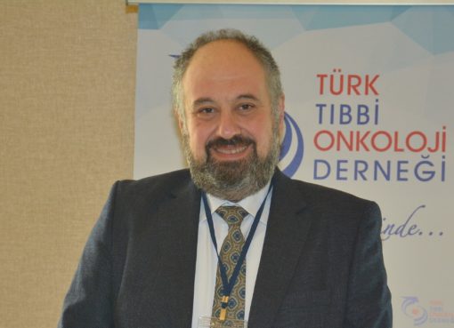 Türk Tıbbi Onkoloji Derneği Yönetim Kurulu Prof. Dr. Murat Dinçer yerli aşı ile ilgili yaptığı değerlendirmede, “Yerli koronavirüs aşısı TURKOVAC acil kullanım onayı almıştır. Bu çok büyük bir başarıdır. Yerli ilaç geliştirilmesi için de bir dönüm noktasıdır. TURKOVAC aşımızın geliştirilmesi için her türlü desteği veren Cumhurbaşkanımız Sayın Recep Tayyip Erdoğan'a, Sağlık Bakanımız Sayın Dr. Fahrettin Koca'ya ve aşımızın geliştirilmesinde ve üretiminde emeği geçenlere teşekkür ediyorum” dedi.