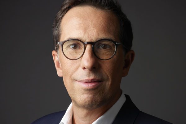L’Oréal, tüm dünyada üst üste 6. yıl çevre lideri! İklim, su güvenliği riskleri ve ormansızlaşmaya karşı önemli kanıtlanabilir eylemlerle L'Oréal, dünya çapında kurumsal çevresel hedef, eylem ve şeffaflık konusunda liderliğini koruyor. Bu yıl, CDP anketleri aracılığıyla gönderilen verilere göre yaklaşık 12.000 şirket puanlandı. L'Oréal, altı yıl üst üste 3A puanına ulaşan tek şirket olarak liderliğe adını yazdırdı.