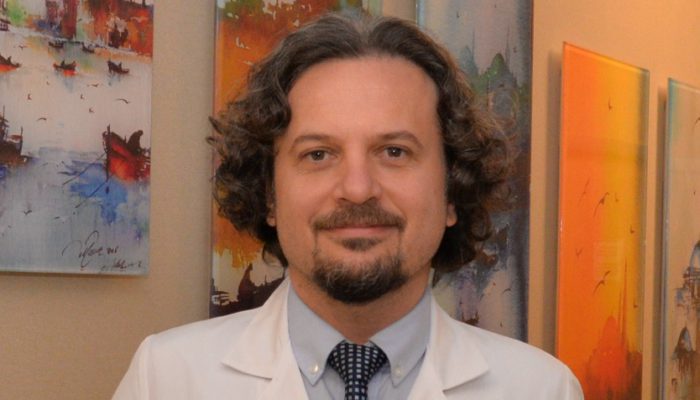 Pulmoner hipertansiyon yani akciğer hipertansiyonu, vücutta dolaşan kanı oksijenlenmek üzere kalpten akciğerlere getiren damarlardaki kan basıncının artmasıdır.